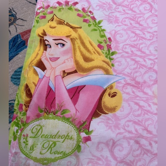 Cinderella and Aurora pink vintage twin flat sheet - Picture 4 of 4